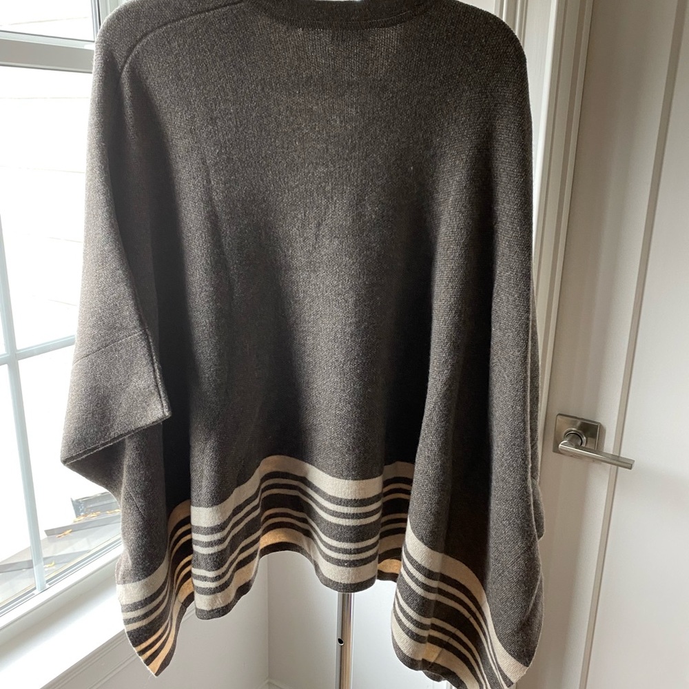 Vince poncho XS/S, brown with cream stripes.